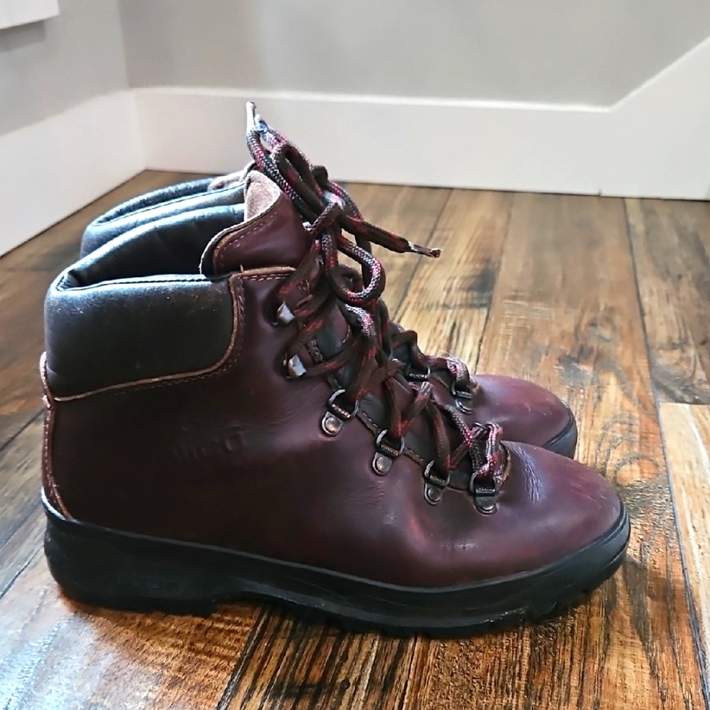 Alico‎ Italian Made Women's Brown Leather Hiking Boots With Vibram Soles.